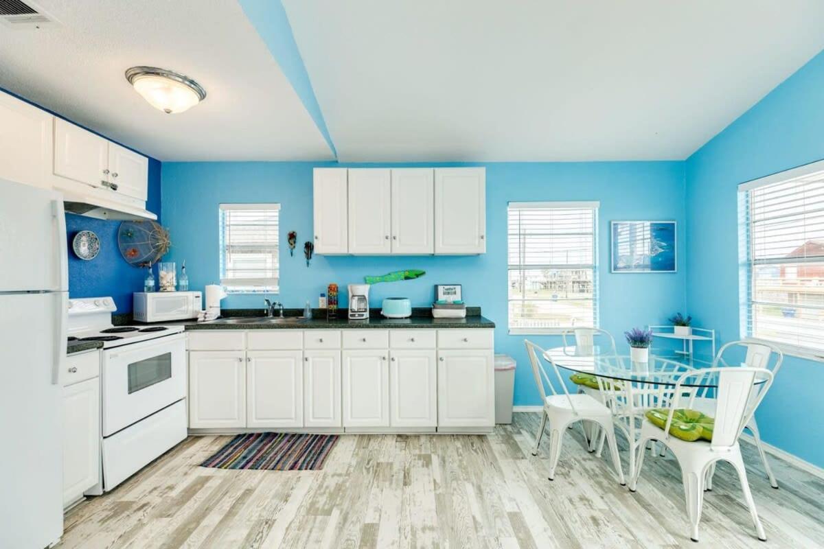 Fun In The Sun! Cozy Beach Pad, Gulf Views And Easy Access To The Sand! Surfside Beach Extérieur photo